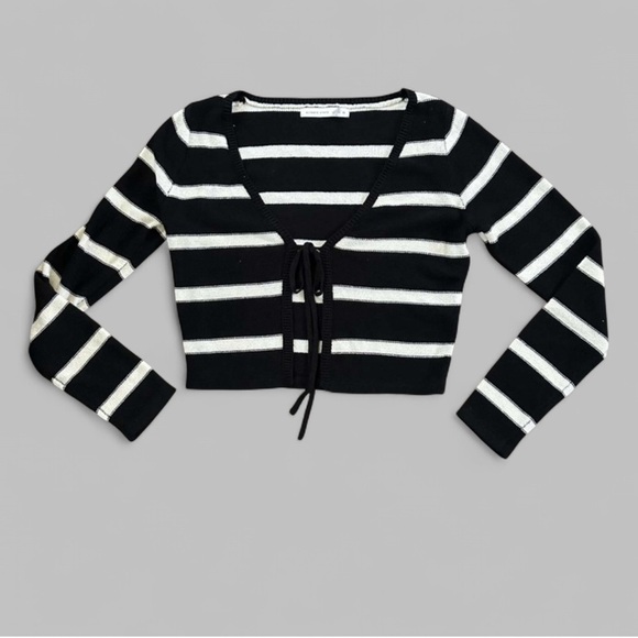 Altar'd State Sweaters - Altar’d State-Emery tie front sweater. Black/white-size M-NWOT Retail $68
